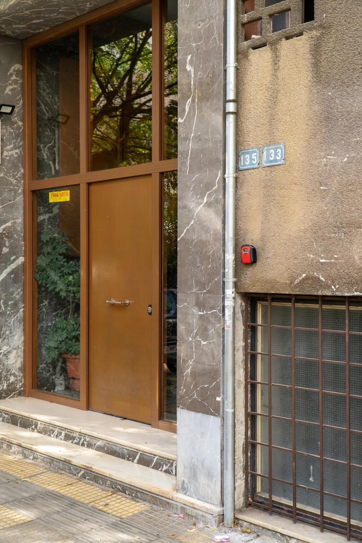 50 Steps Metro Kato Patisia Renovated Athens Apt ภายนอก รูปภาพ